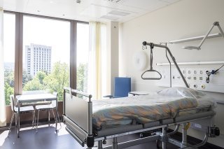 Les dépenses de santé augmenteront de 4,1% en 2023 pour atteindre 92 milliards de francs, soit 11,5% du PIB, selon le KOF (image d'illustration). KEYSTONE/ENNIO LEANZA
